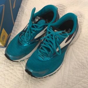 Brooks Launch 4 women’s size 9.